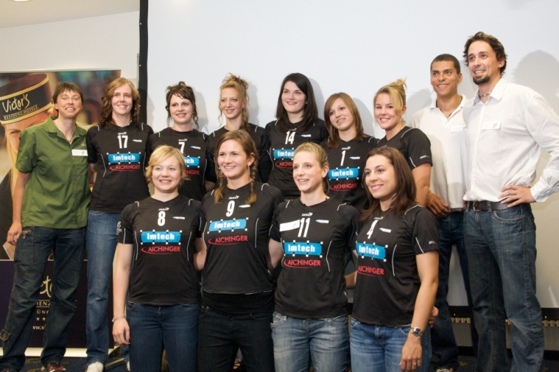 Datei:800px-Bp lohhof mannschaftspraesentation 2.jpeg